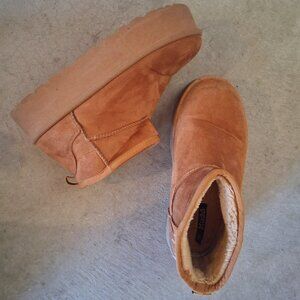 Mudd y2k size 9  platform mini boots tan color faux fur lining